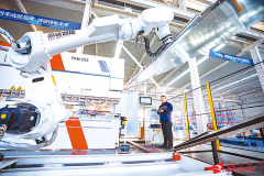 机械智舞精准律动 动能焕新向绿而行