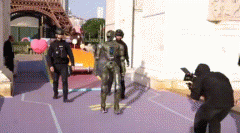 实能打！这款人形机械人已上街巡查